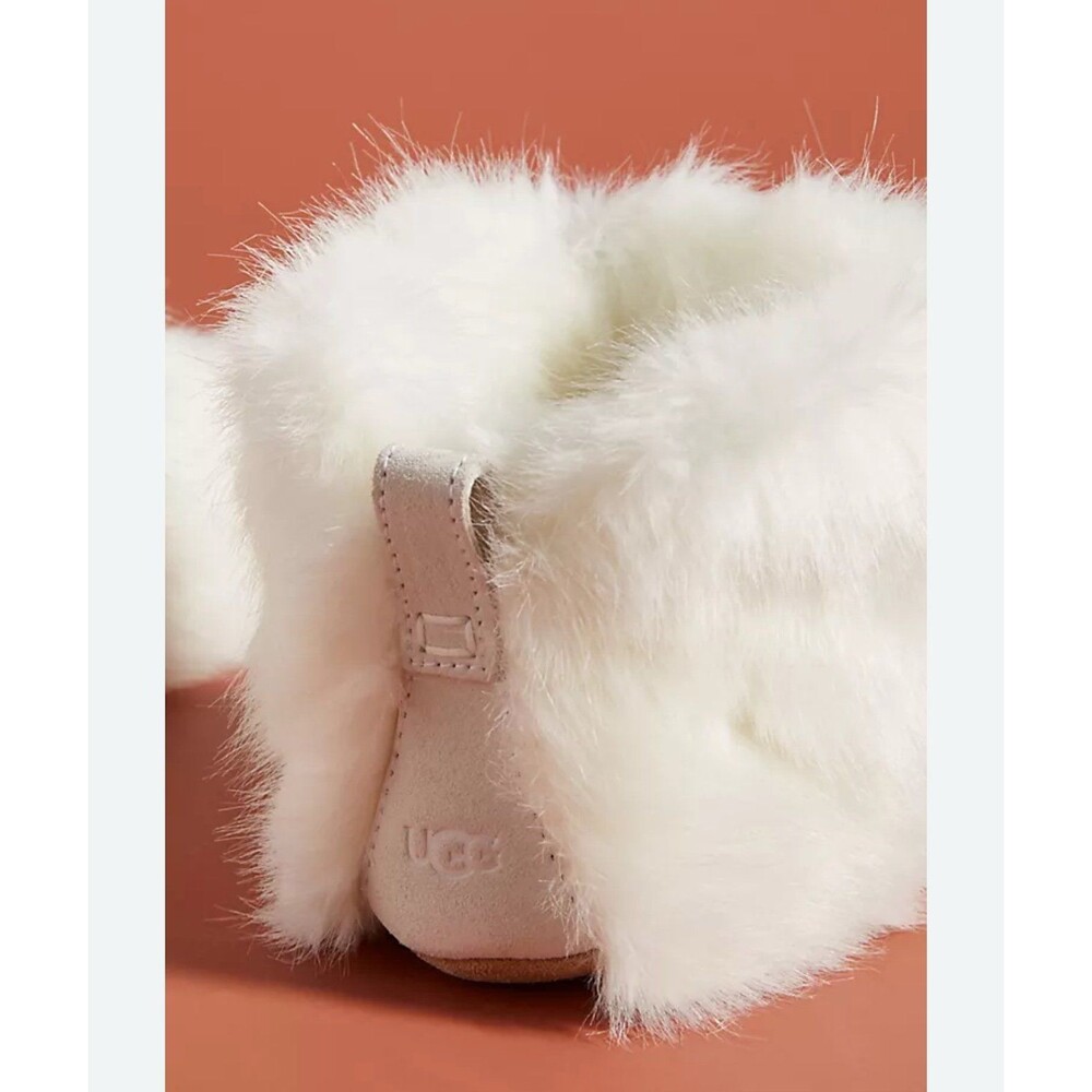 UGG Women's Fluffy White Slippers Sz 7.5 / 8